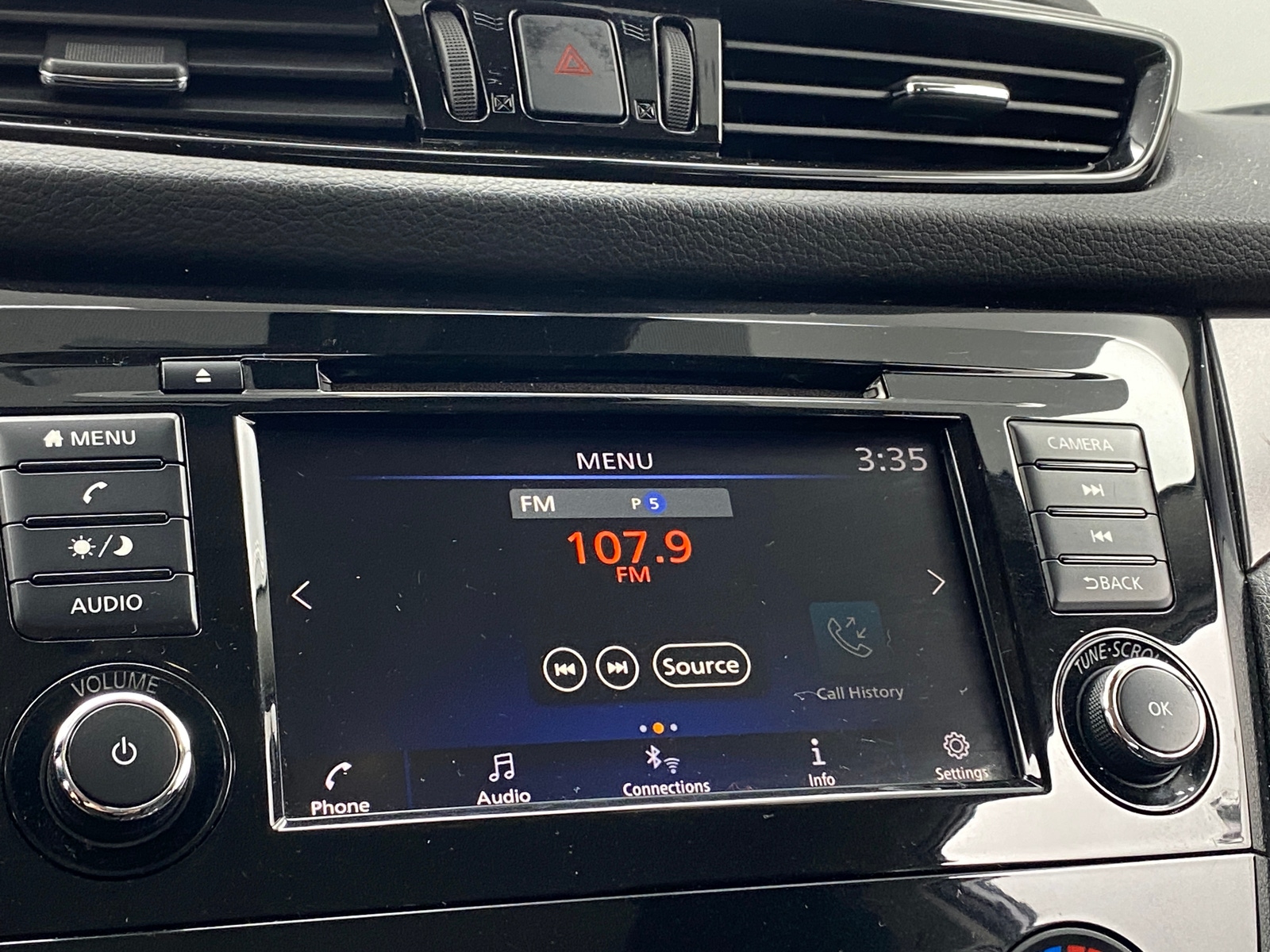 Thumbnail: 2021 Nissan Rogue Sport - 4