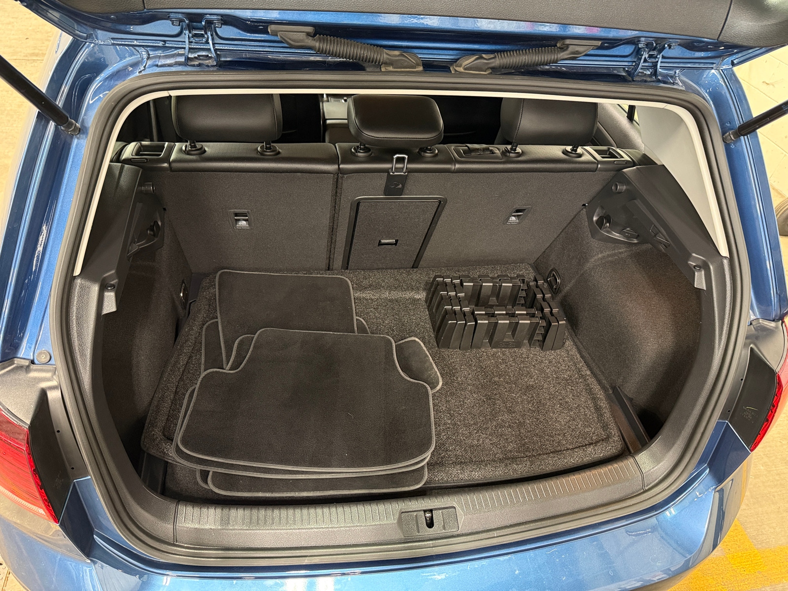 Thumbnail: 2021 Volkswagen Golf - 6