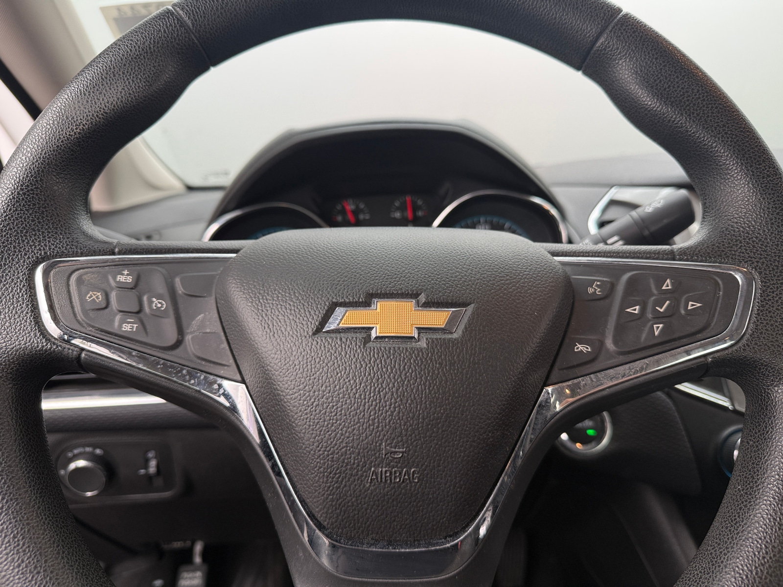 Thumbnail: 2018 Chevrolet Cruze - 5