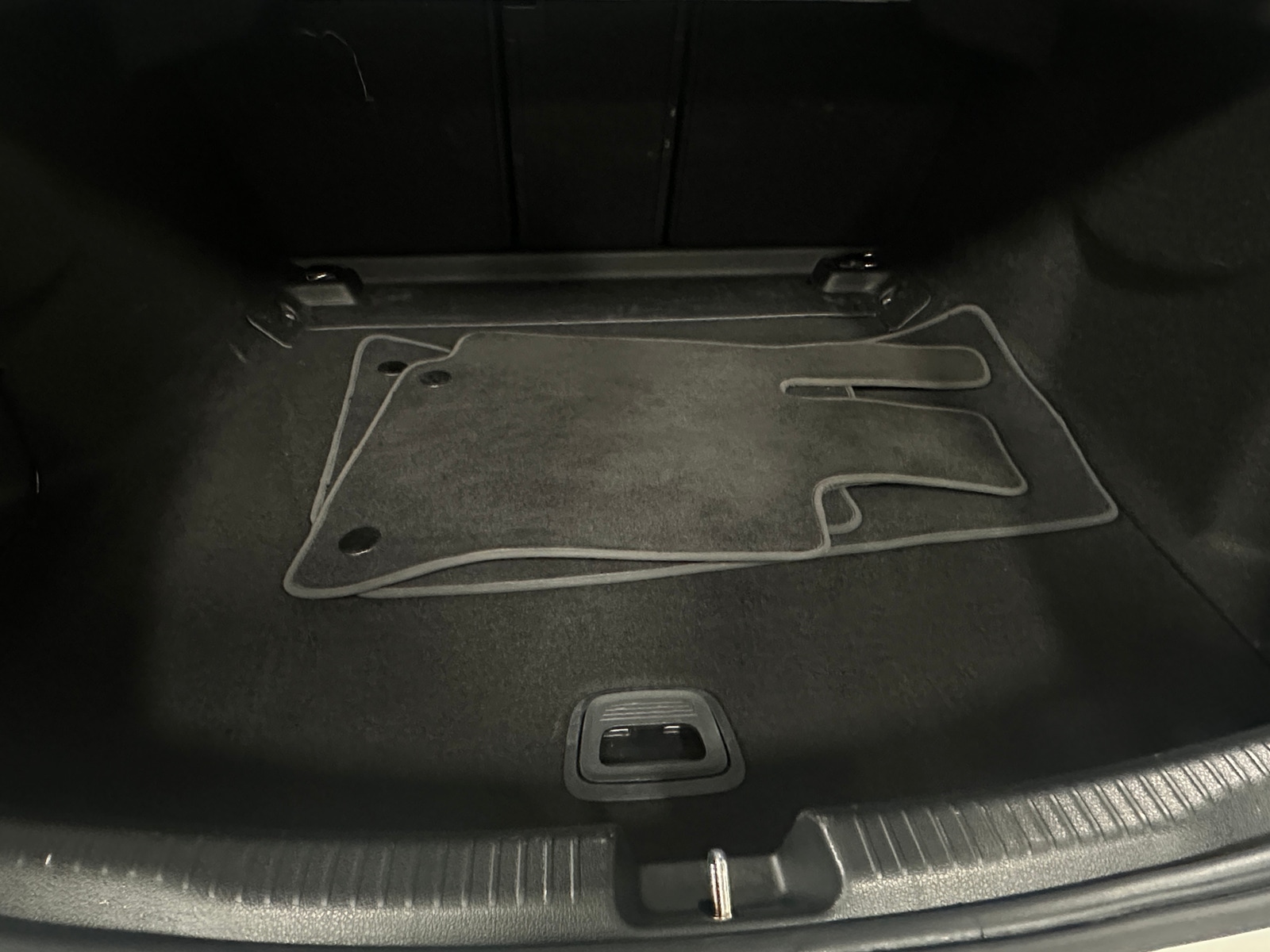 Thumbnail: 2024 Mercedes-Benz C-Class - 6