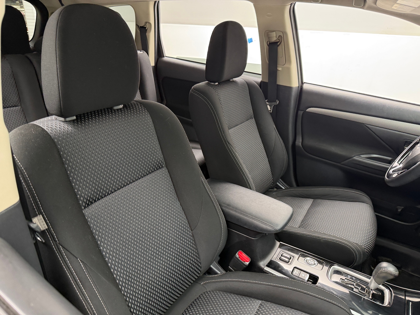 Thumbnail: 2018 Mitsubishi Outlander - 2