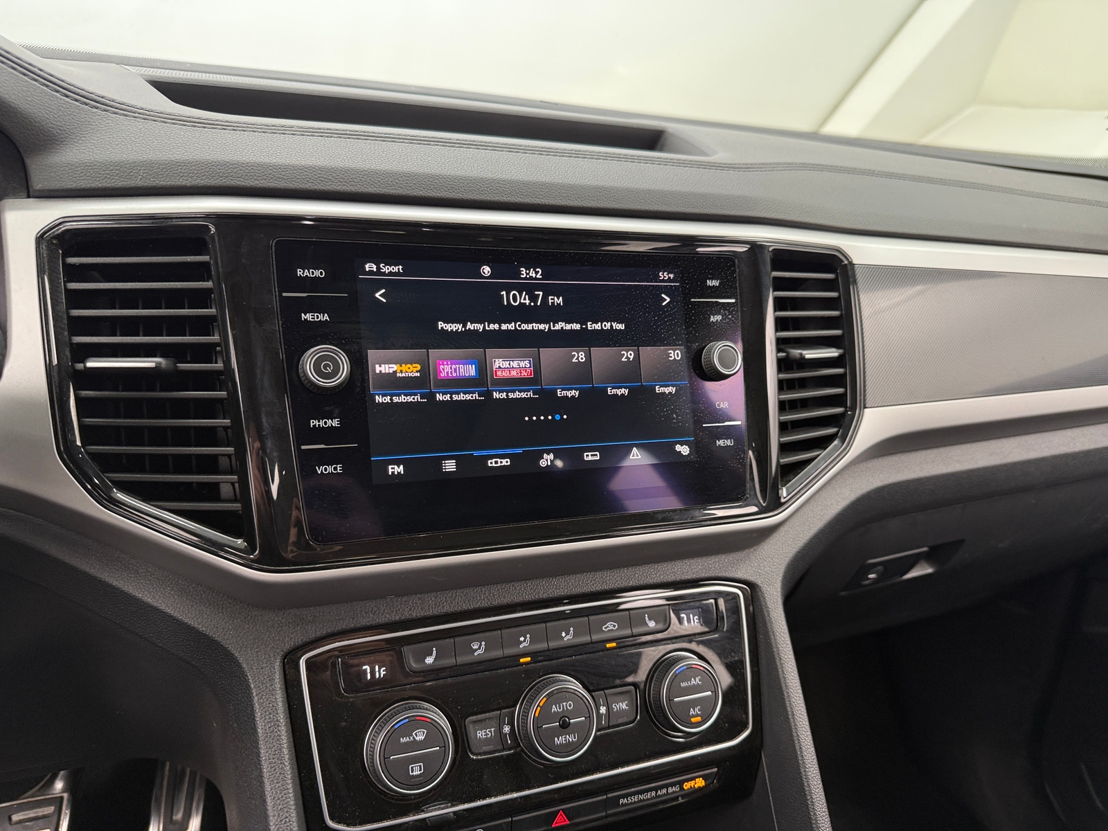 Thumbnail: 2022 Volkswagen Atlas - 3