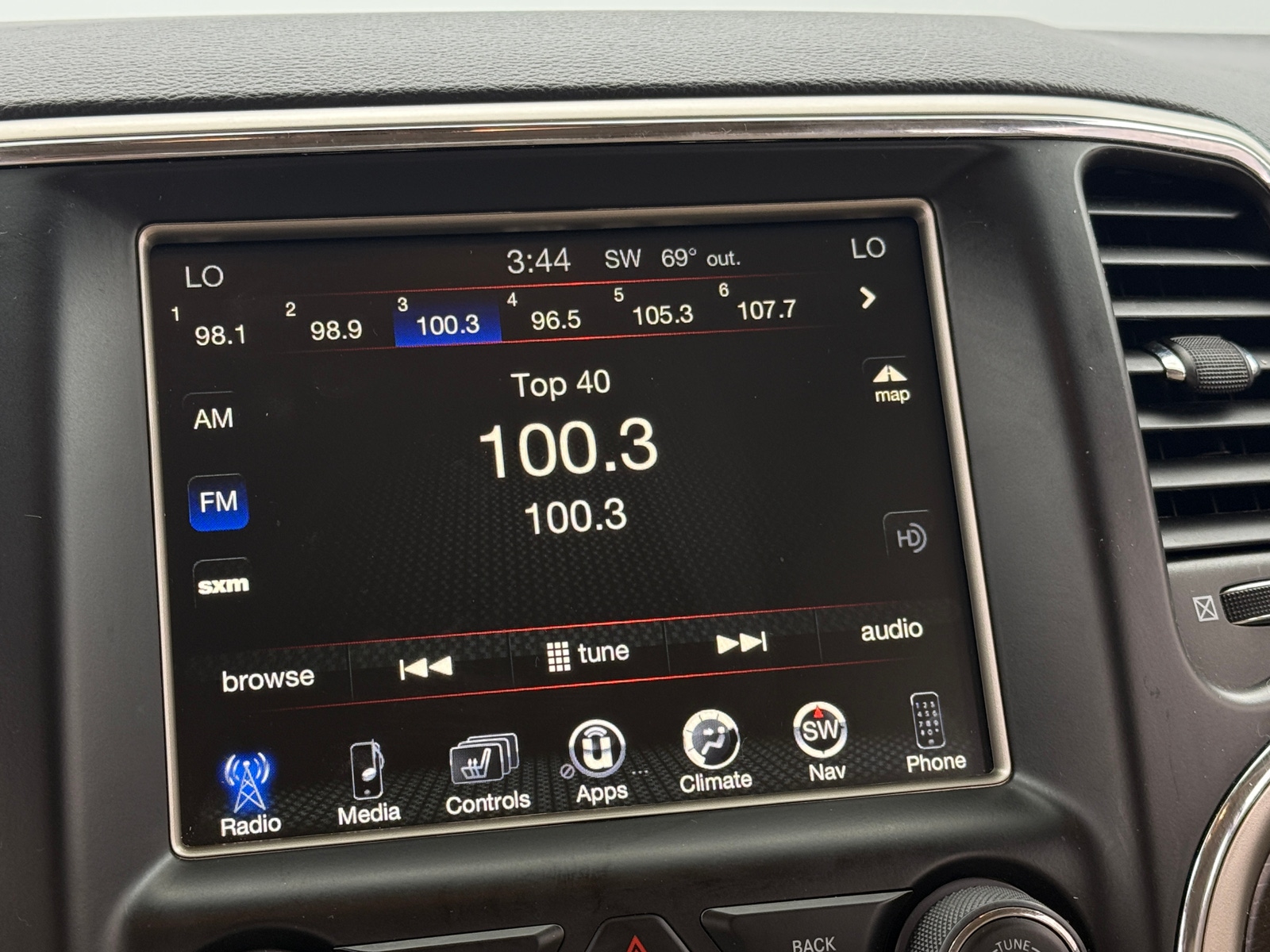 Thumbnail: 2017 Jeep Grand Cherokee - 3