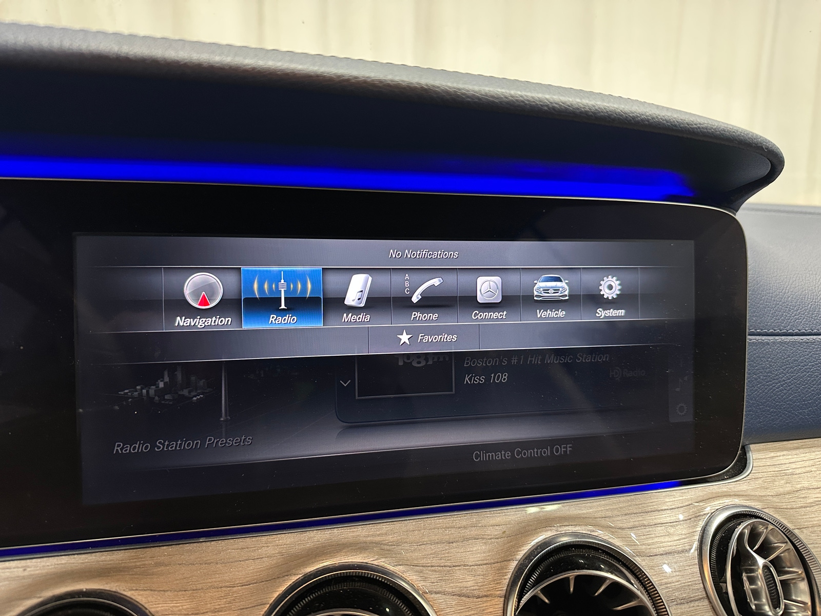 Thumbnail: 2018 Mercedes-Benz E-Class - 3