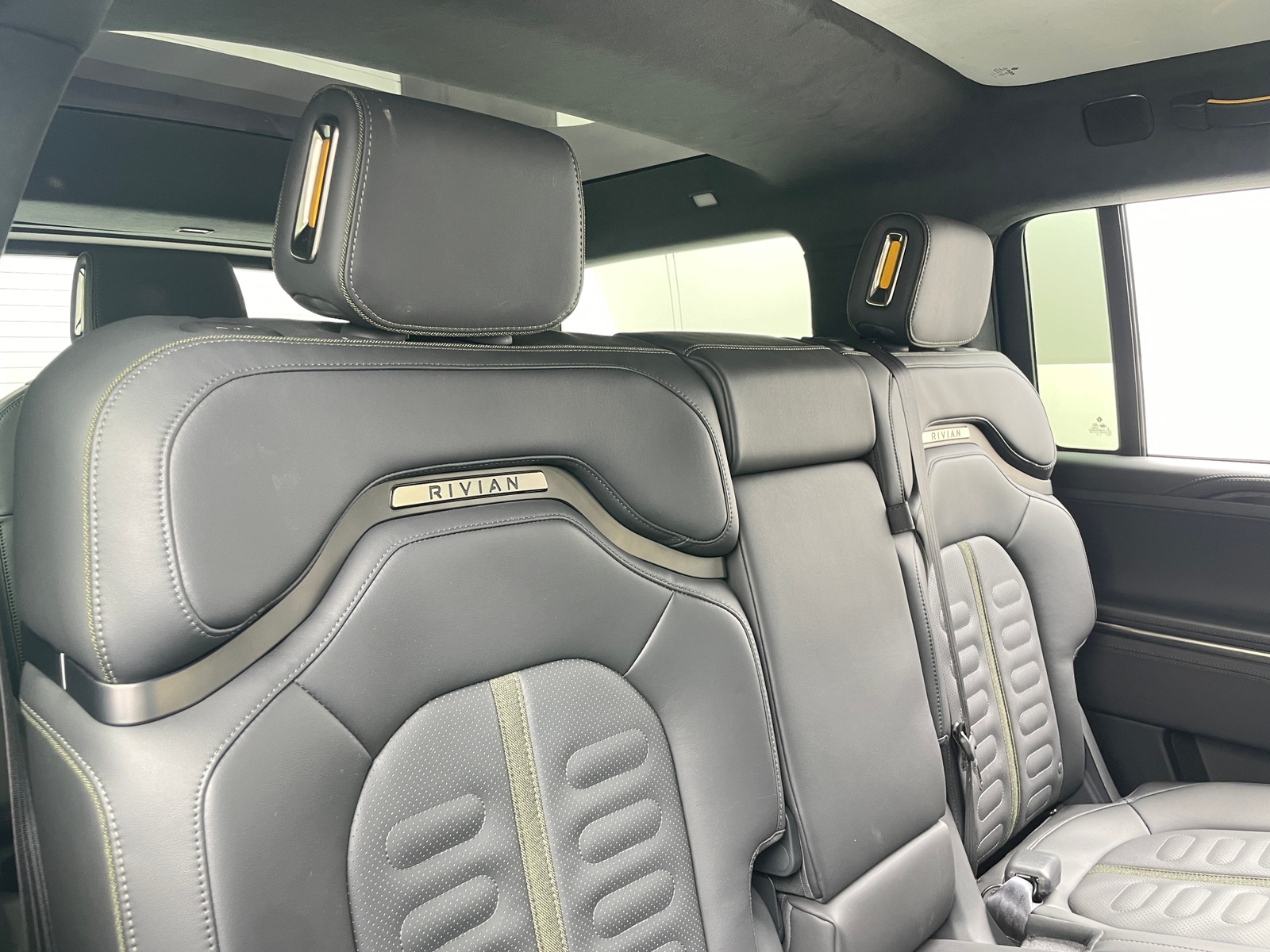 Thumbnail: 2022 Rivian R1S - 5