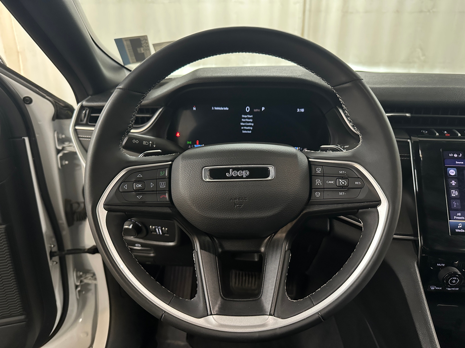 Thumbnail: 2024 Jeep Grand Cherokee - 4