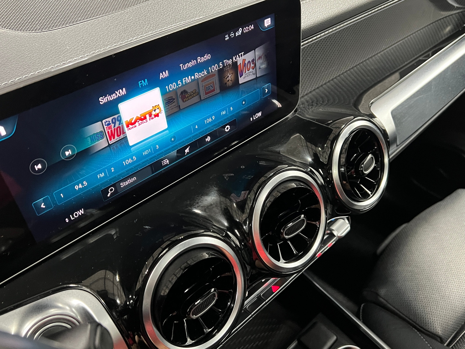 Thumbnail: 2021 Mercedes-Benz GLB - 3