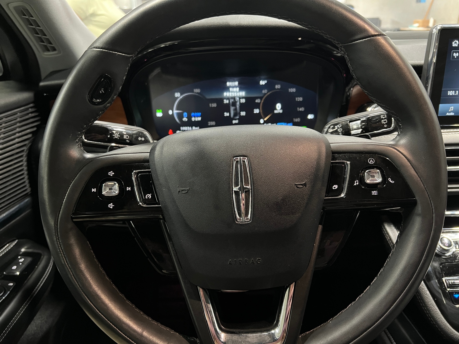 Thumbnail: 2022 Lincoln Corsair - 4