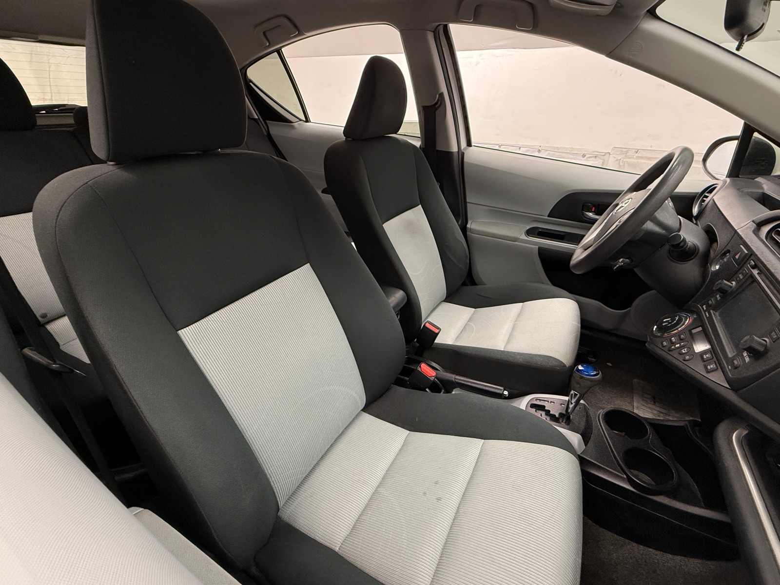 Thumbnail: 2014 Toyota Prius c - 2