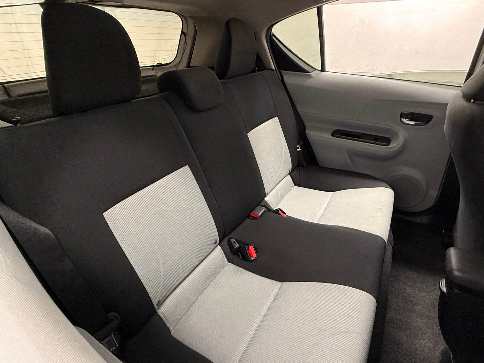 Thumbnail: 2014 Toyota Prius c - 6