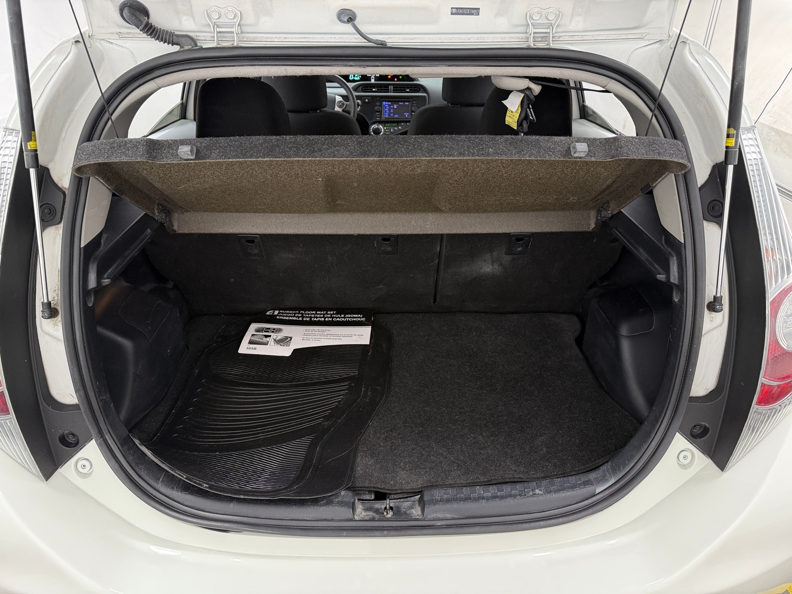 Thumbnail: 2014 Toyota Prius c - 7