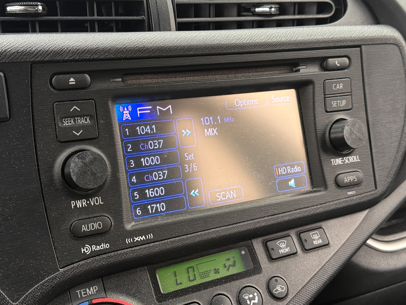 Thumbnail: 2014 Toyota Prius c - 4