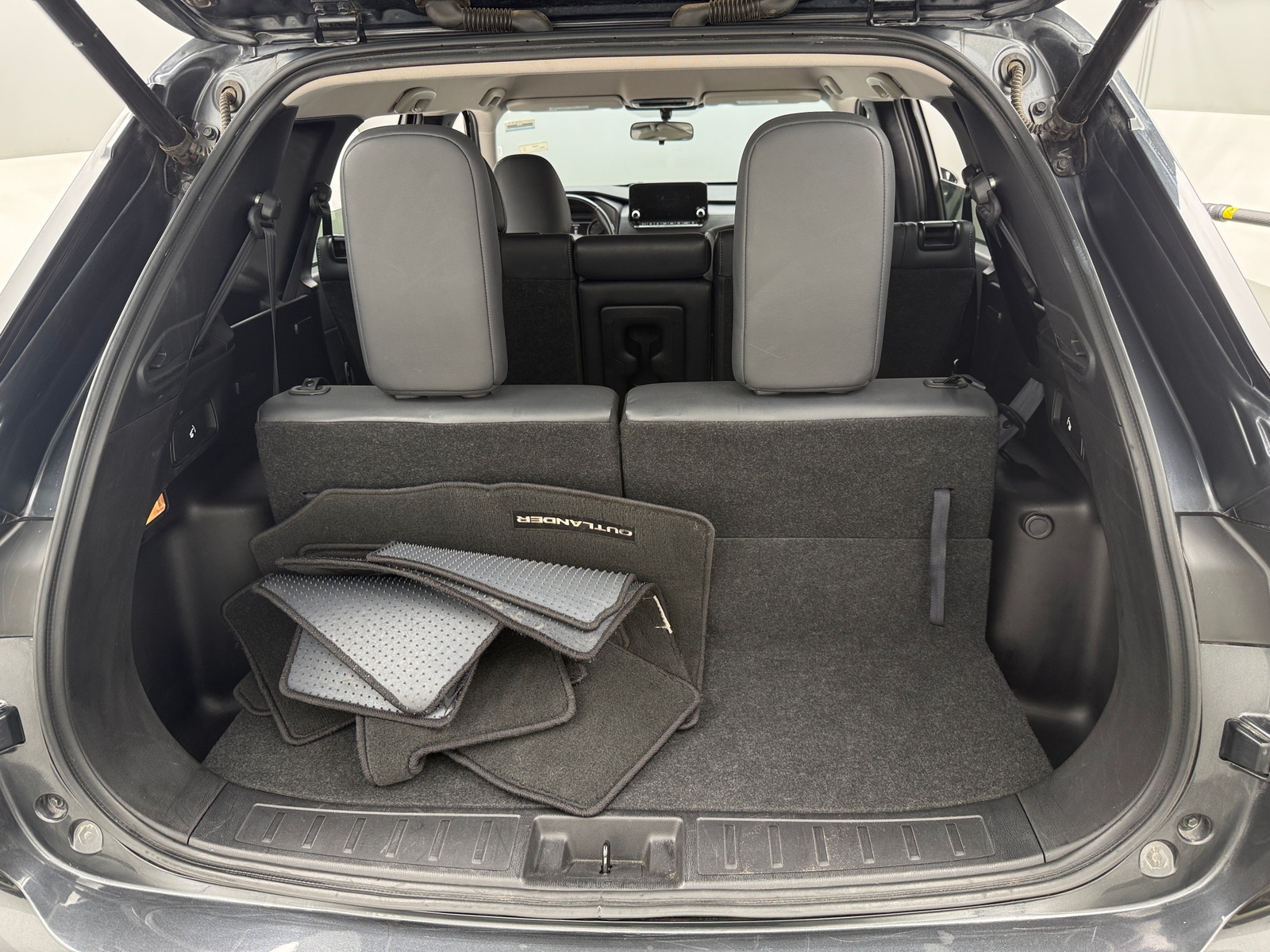 Thumbnail: 2024 Mitsubishi Outlander - 6