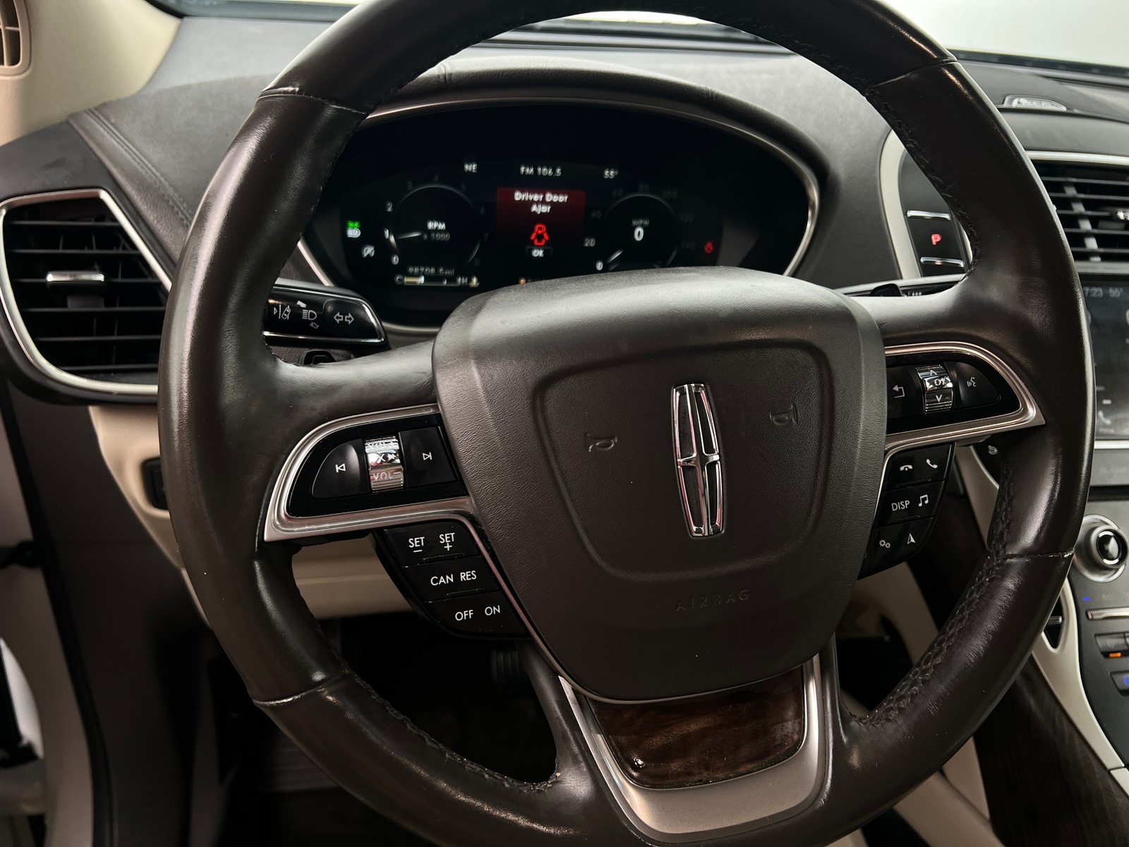 Thumbnail: 2019 Lincoln Nautilus - 4