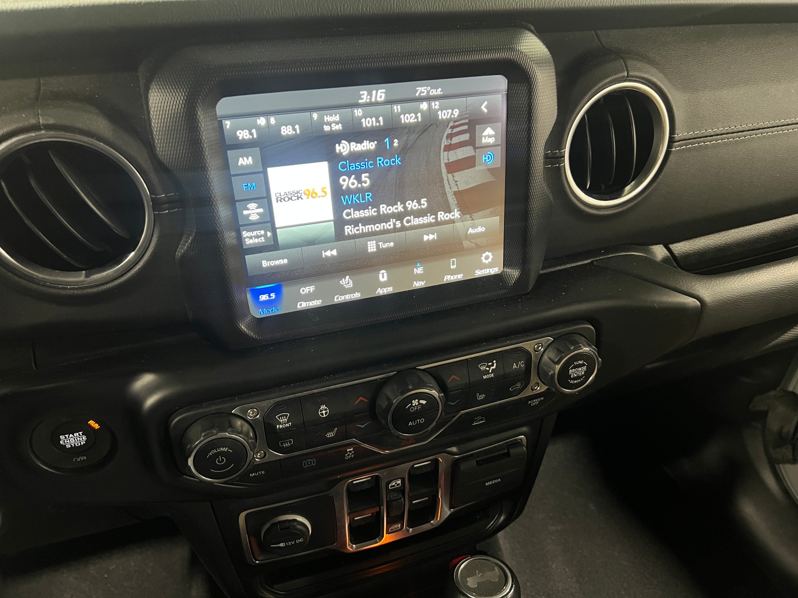 Thumbnail: 2022 Jeep Wrangler - 3