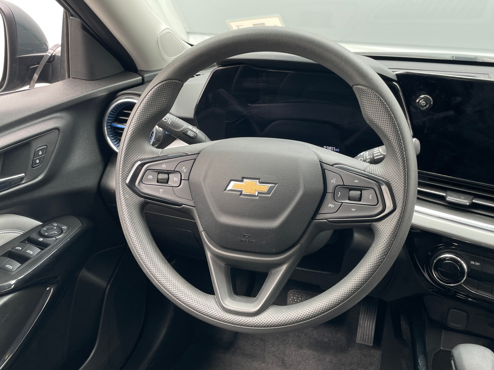 Thumbnail: 2025 Chevrolet Trax - 5