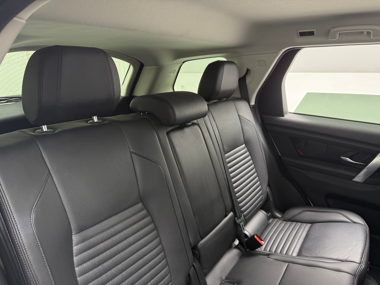 Thumbnail: 2023 Land Rover Discovery Sport - 5