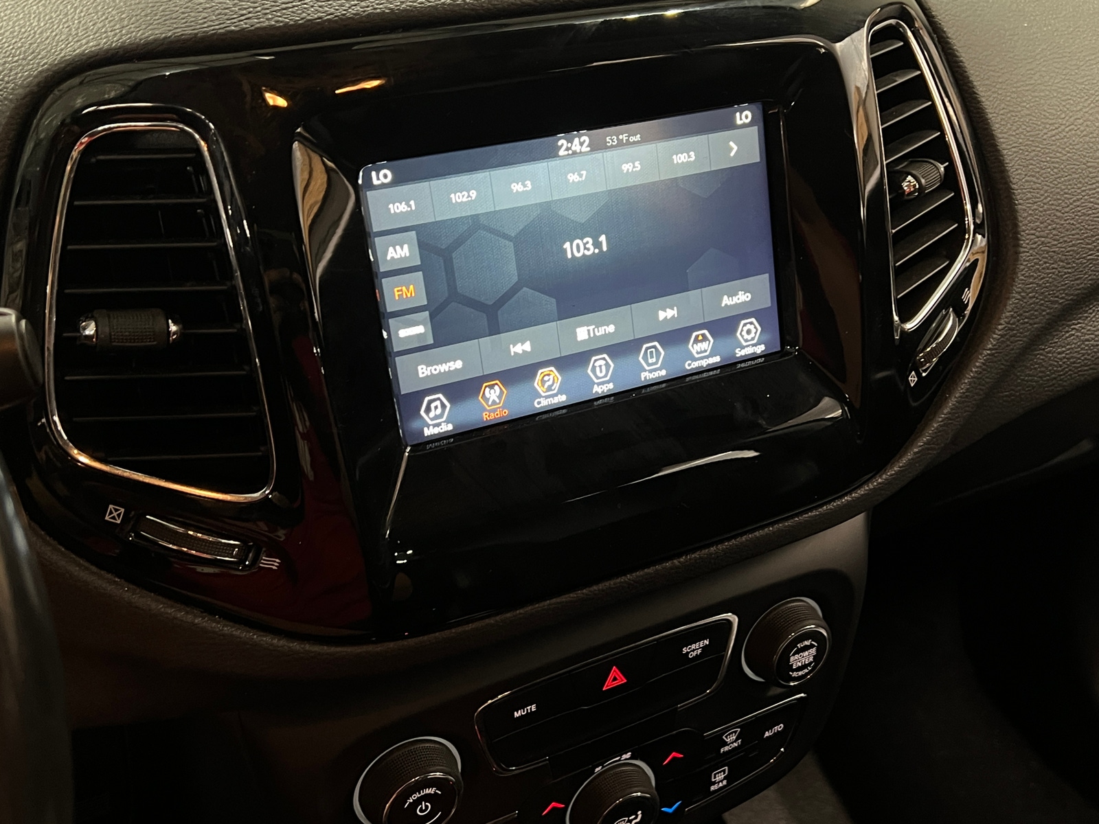 Thumbnail: 2020 Jeep Compass - 4