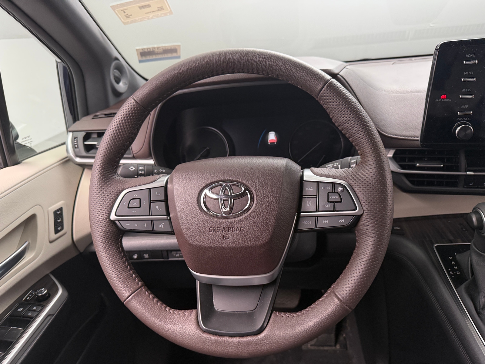 Thumbnail: 2024 Toyota Sienna - 4