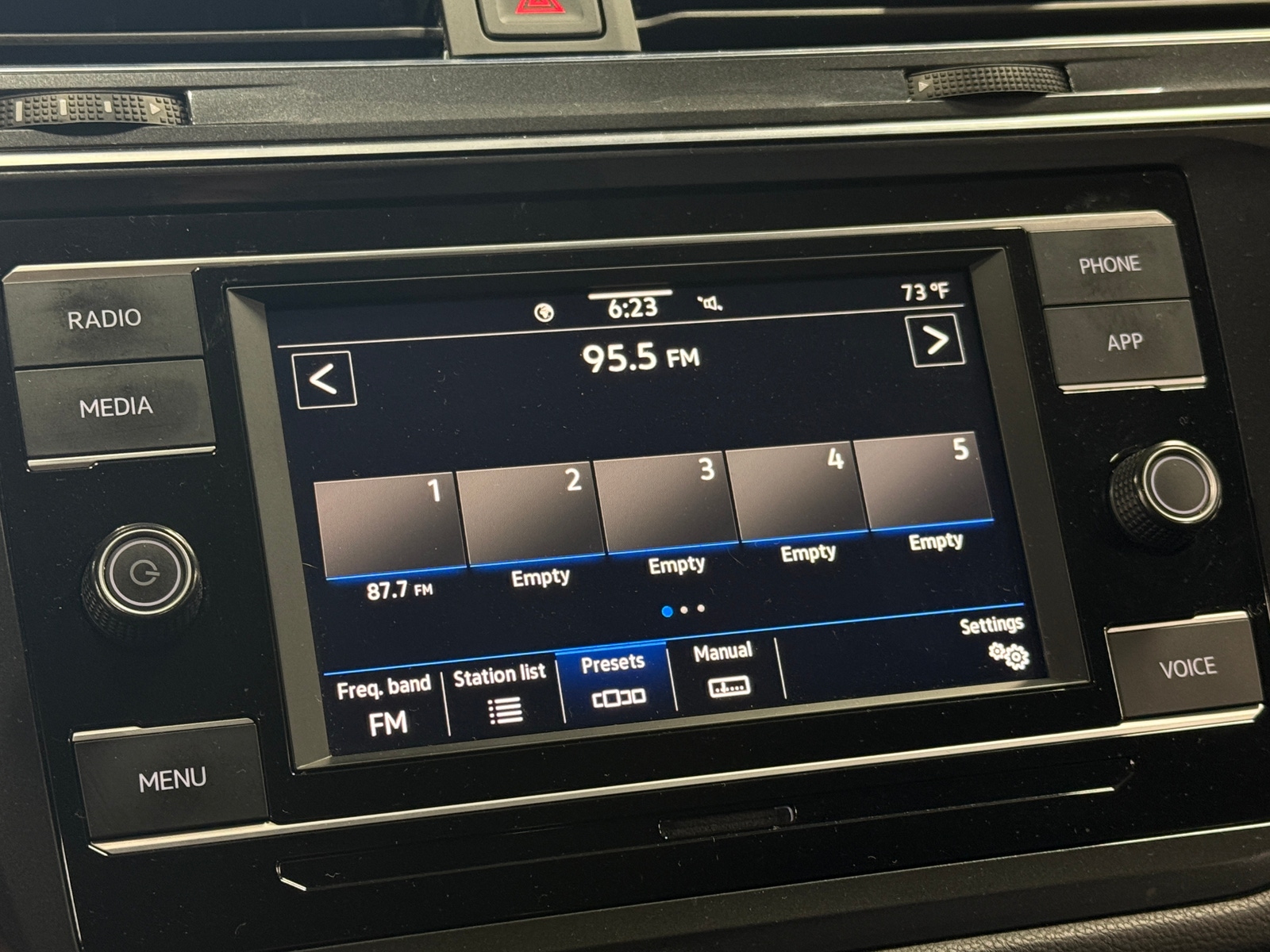 Thumbnail: 2021 Volkswagen Tiguan - 4