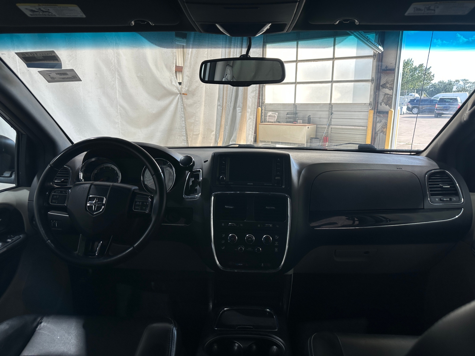 Thumbnail: 2017 Dodge Grand Caravan - 2