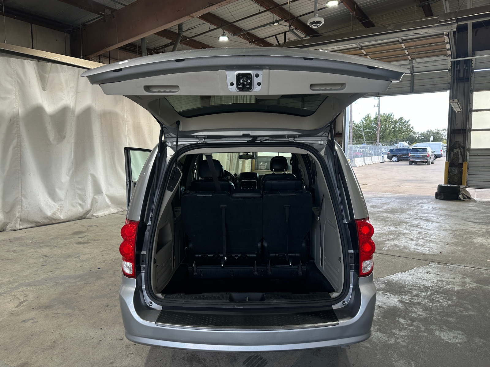 Thumbnail: 2017 Dodge Grand Caravan - 6