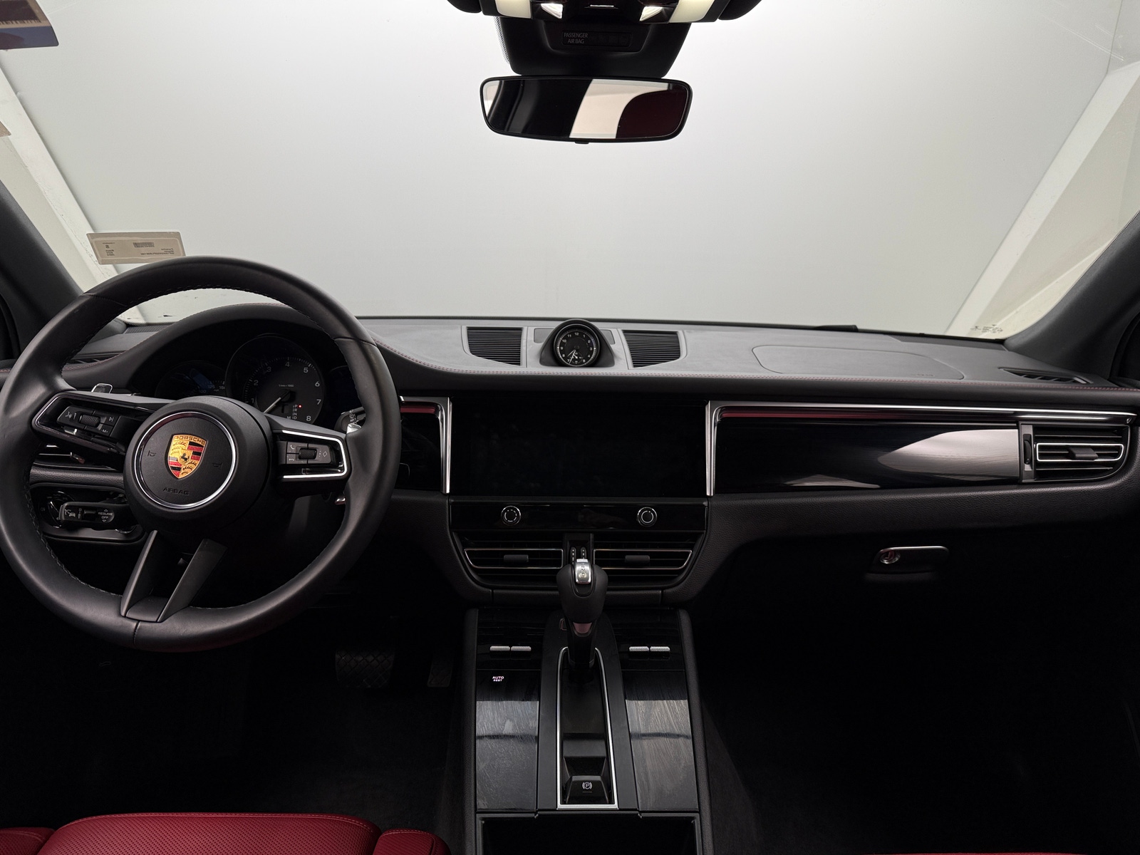 Thumbnail: 2023 Porsche Macan - 2