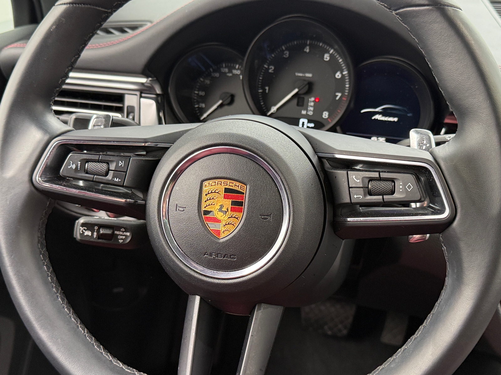 Thumbnail: 2023 Porsche Macan - 4