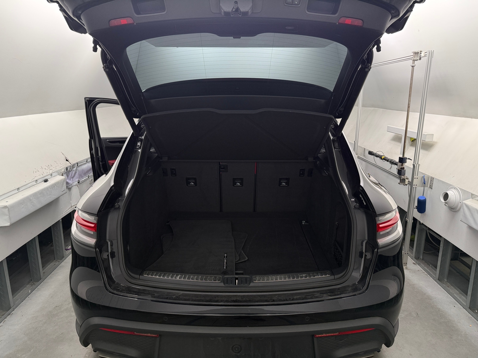 Thumbnail: 2023 Porsche Macan - 6