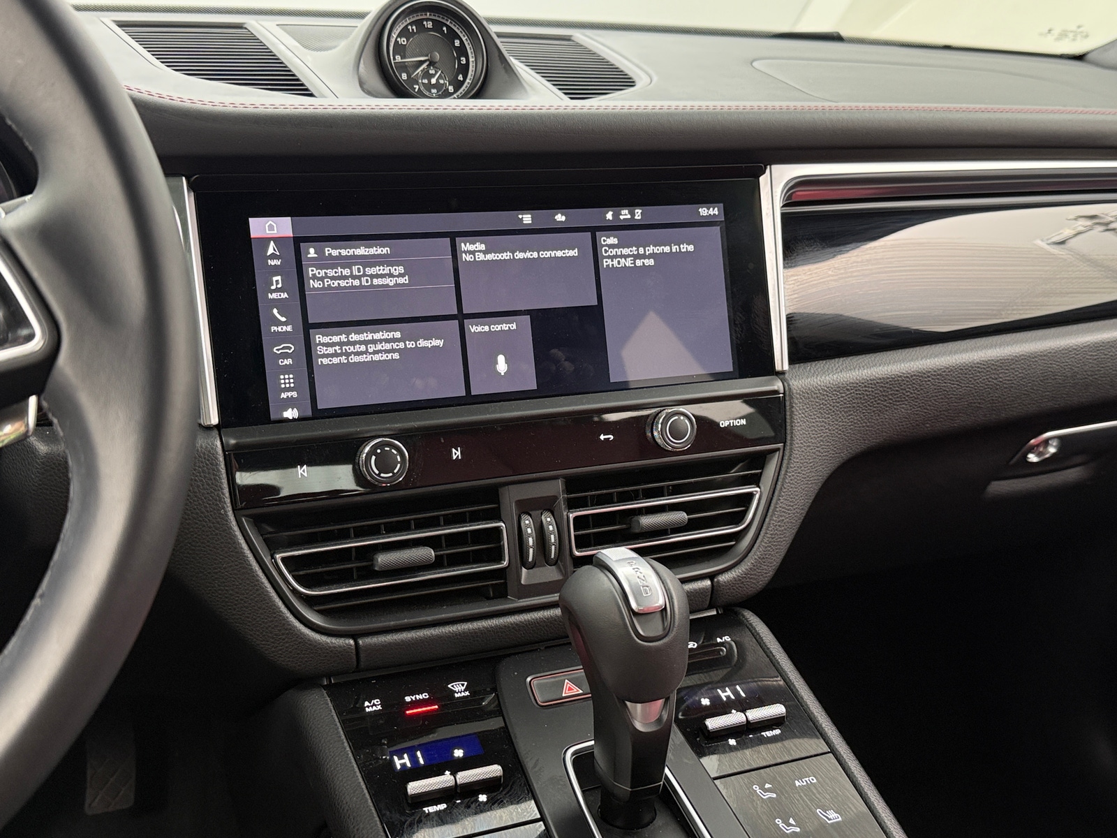 Thumbnail: 2023 Porsche Macan - 3