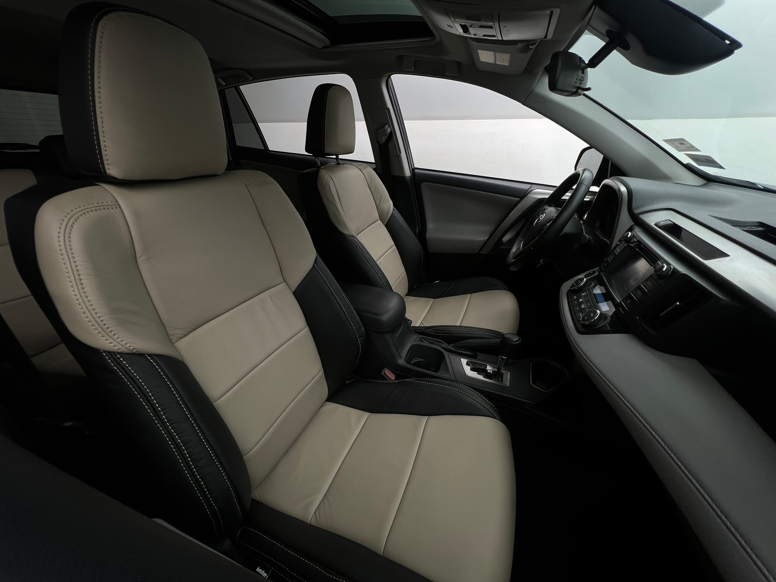 Thumbnail: 2018 Toyota RAV4 - 2