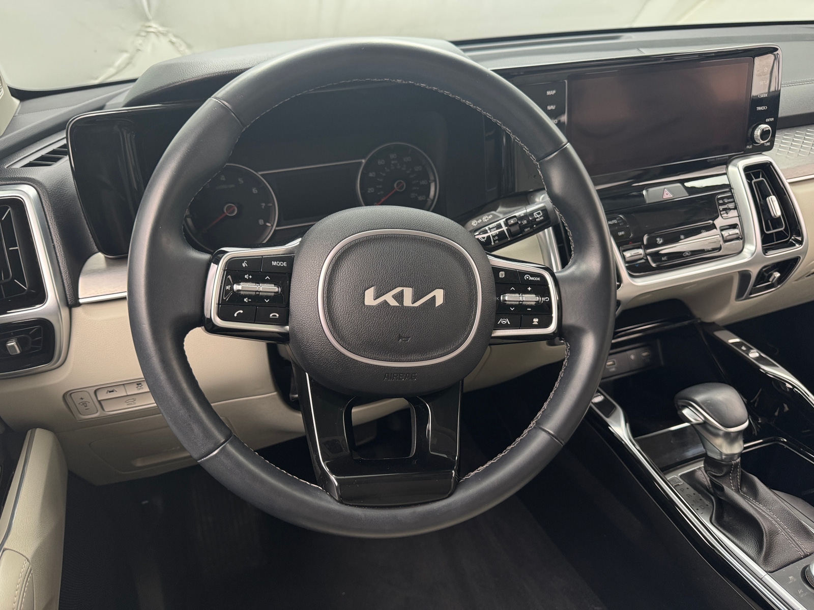 Thumbnail: 2022 Kia Sorento - 4