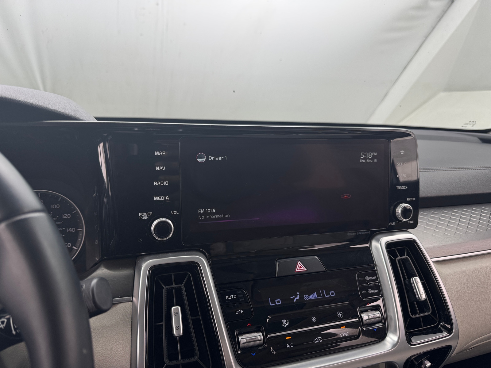 Thumbnail: 2022 Kia Sorento - 3