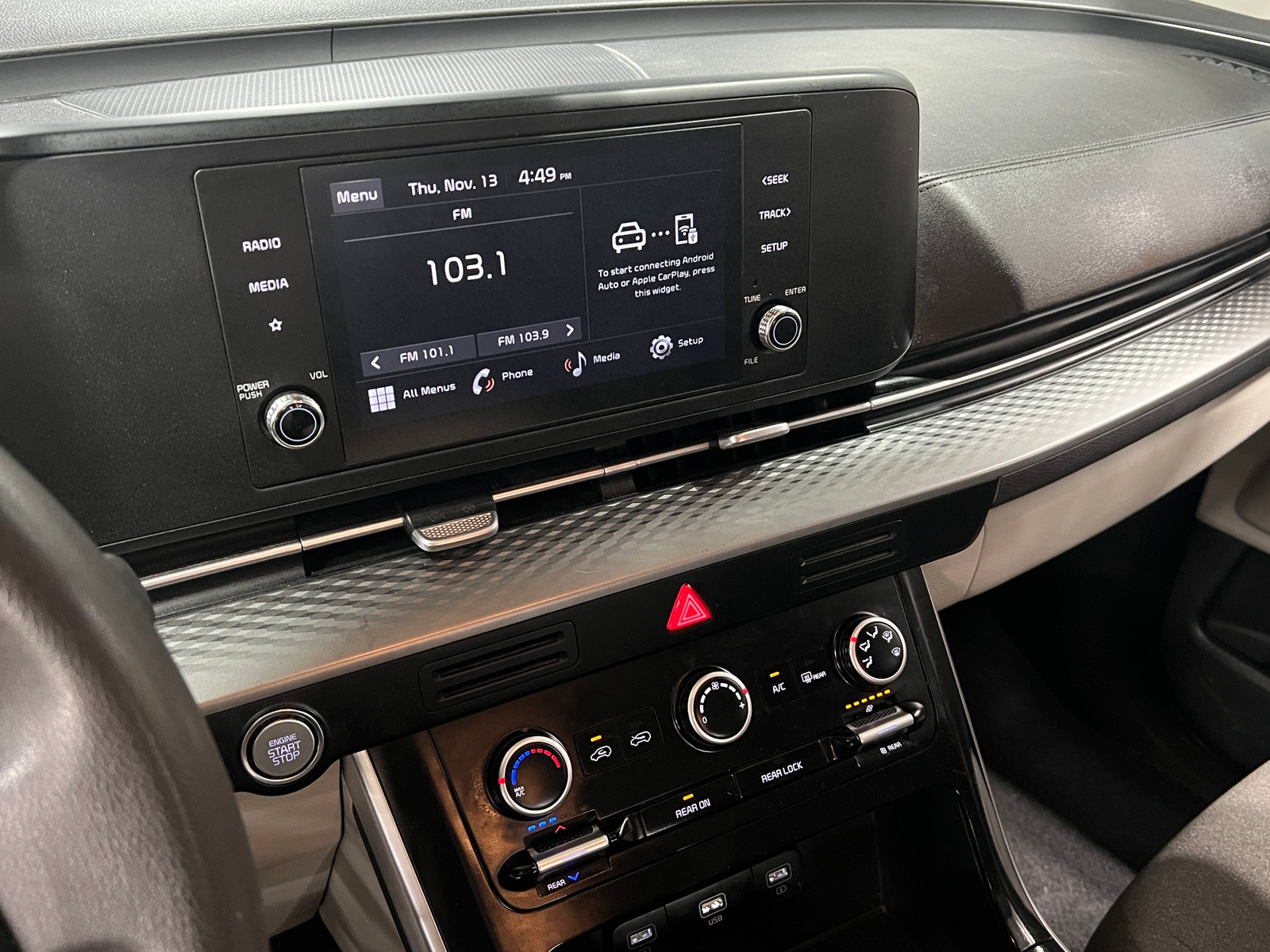 Thumbnail: 2023 Kia Carnival - 4