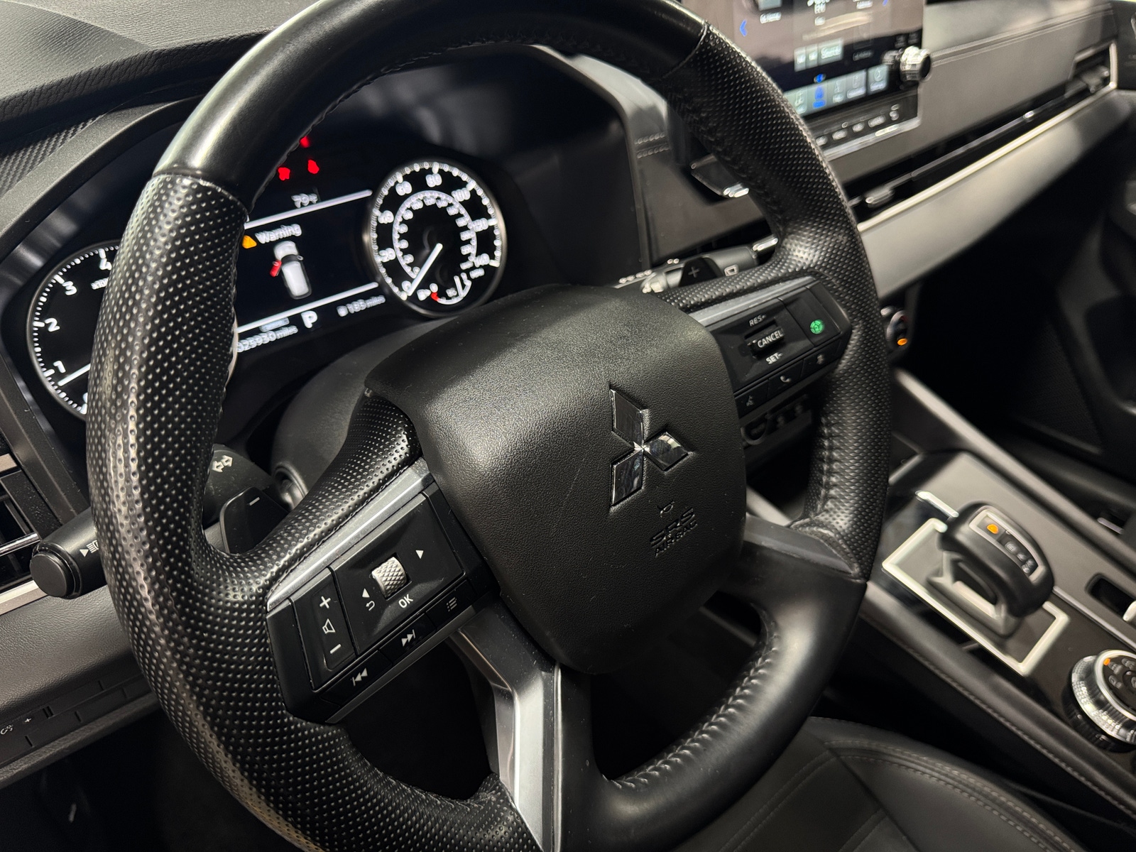 Thumbnail: 2024 Mitsubishi Outlander - 4