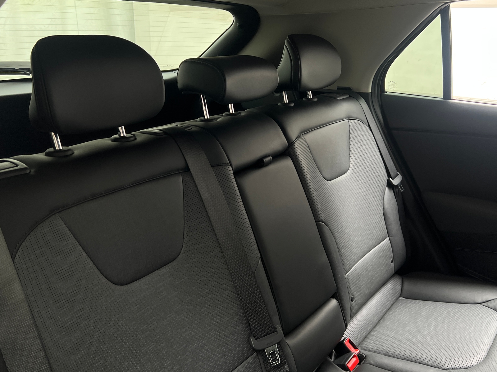 Thumbnail: 2023 Kia Niro - 5