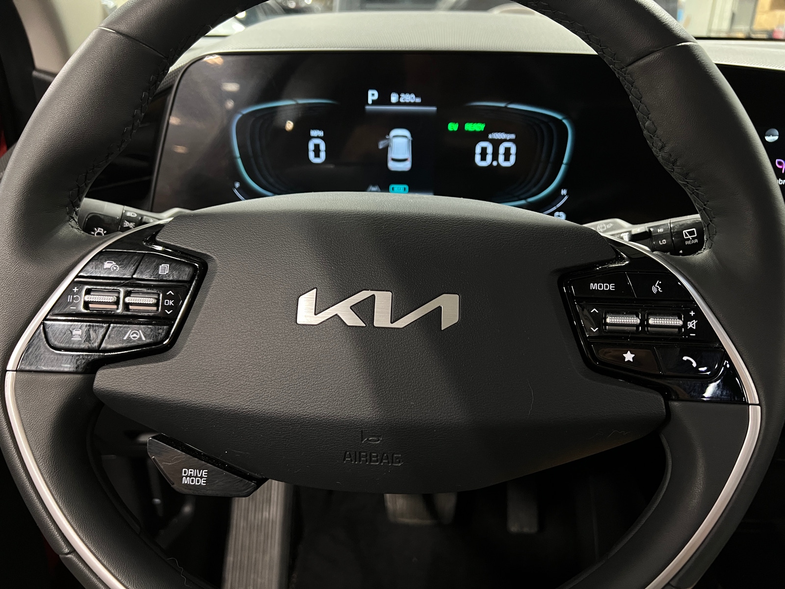 Thumbnail: 2023 Kia Niro - 4