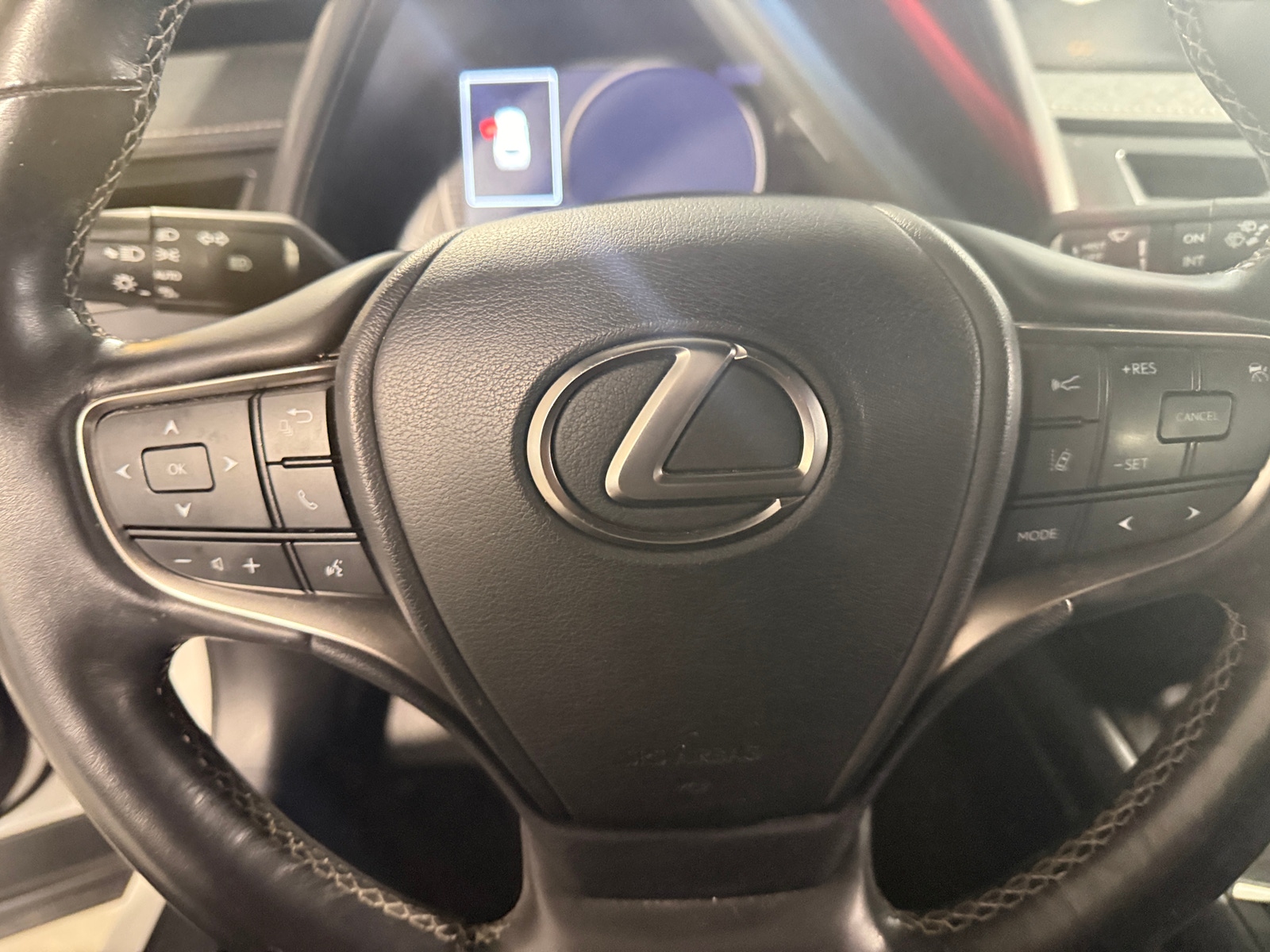 Thumbnail: 2019 Lexus UX - 4