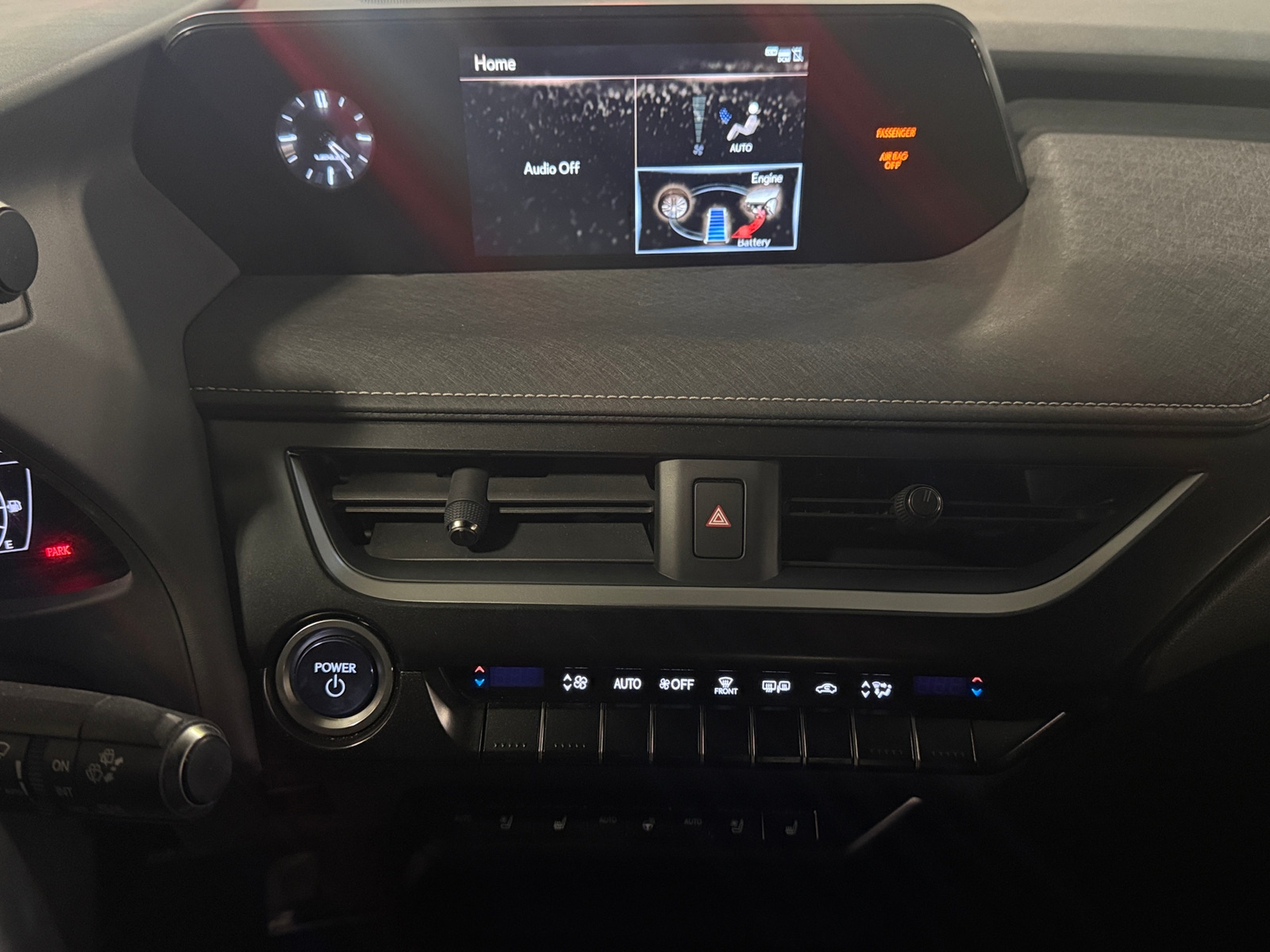 Thumbnail: 2019 Lexus UX - 3