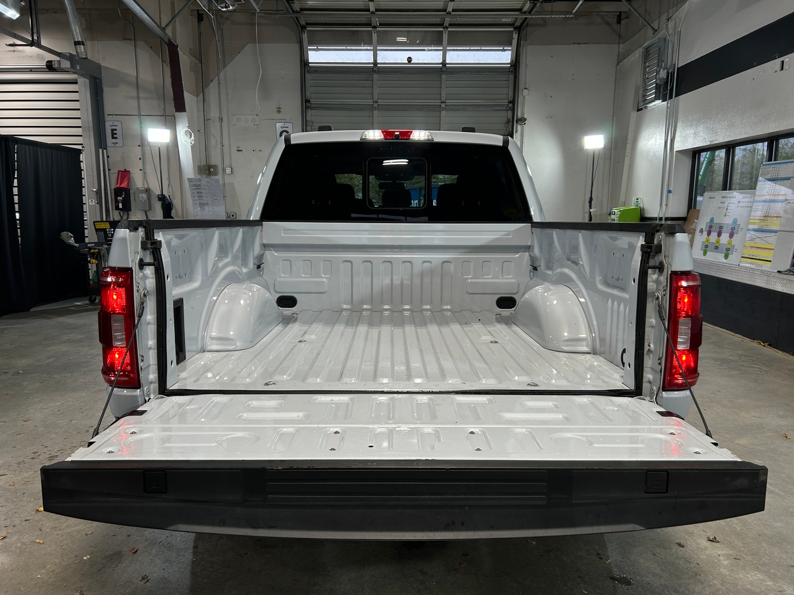 Thumbnail: 2022 Ford Econoline - 7