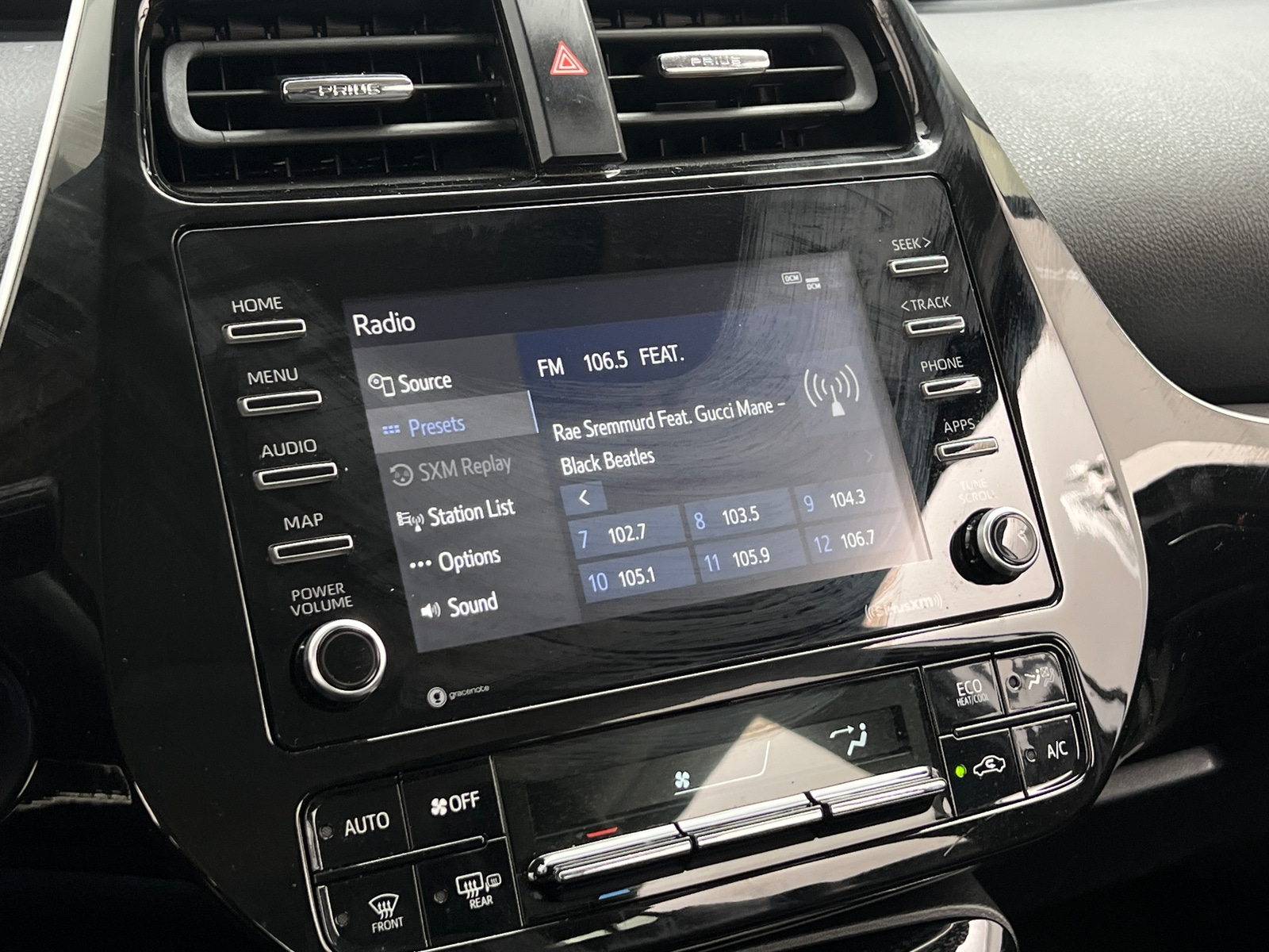 Thumbnail: 2022 Toyota Prius - 3