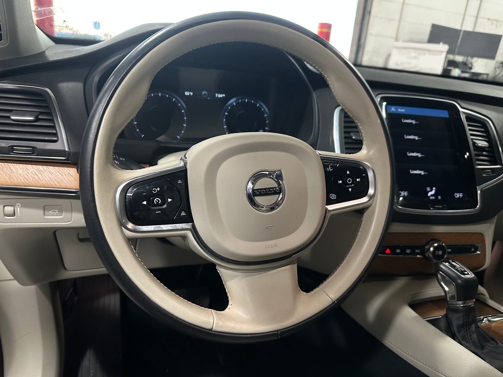 Thumbnail: 2022 Volvo XC90 - 4