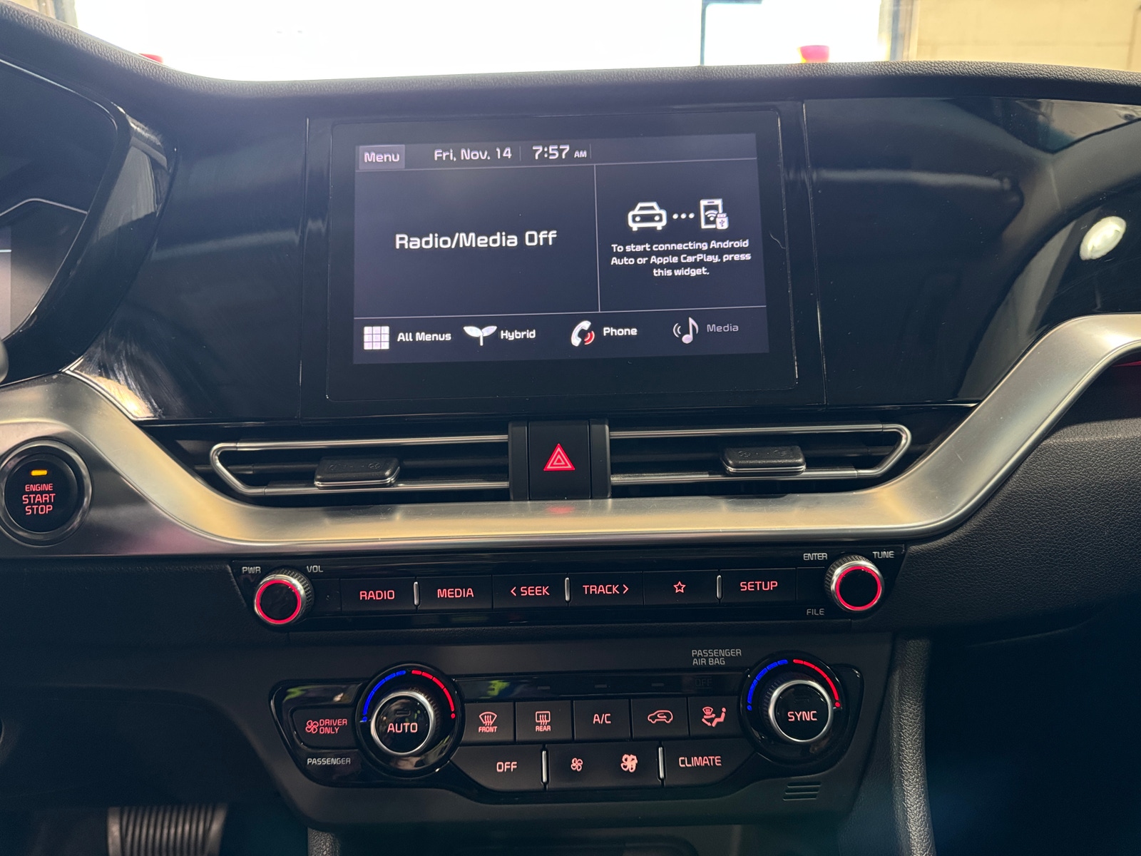 Thumbnail: 2022 Kia Niro - 4