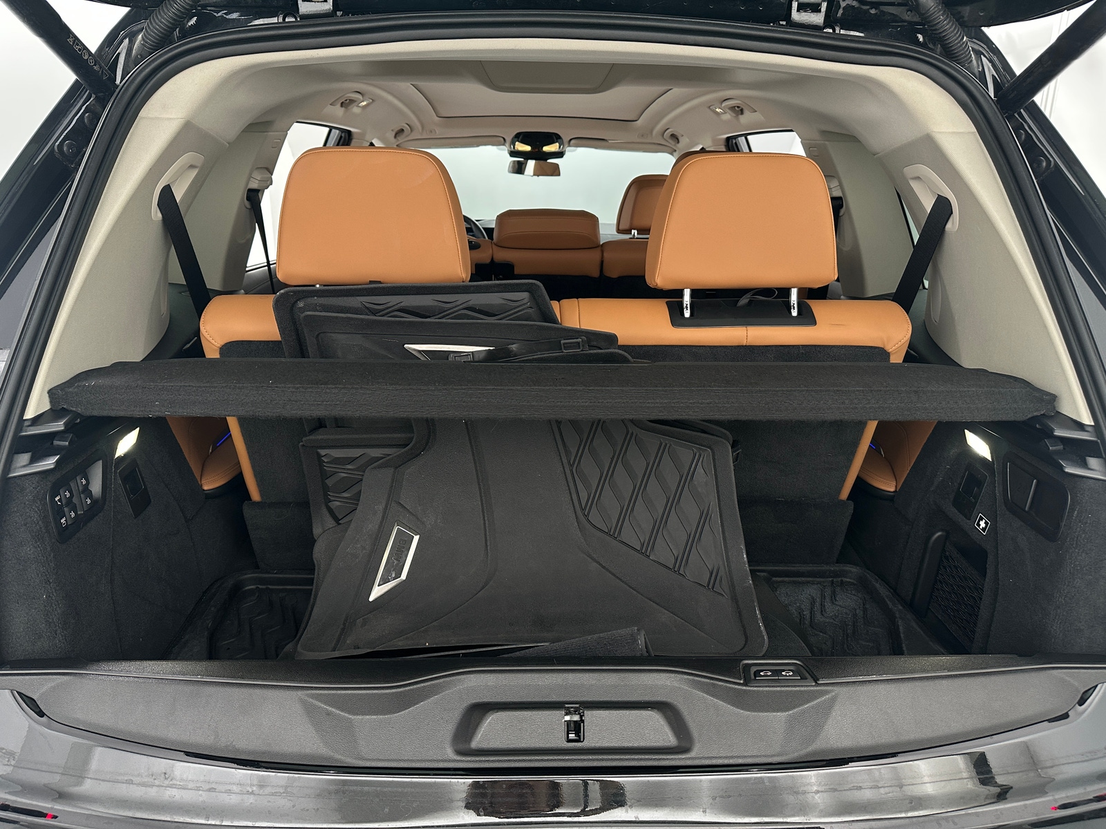 Thumbnail: 2023 BMW X7 - 6