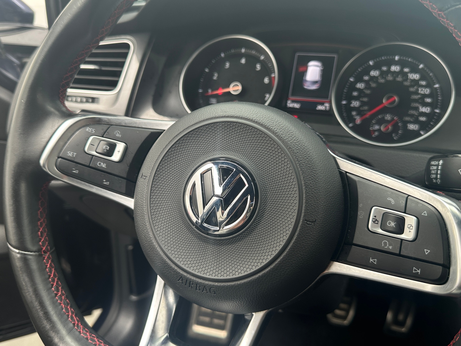 Thumbnail: 2017 Volkswagen Golf - 5