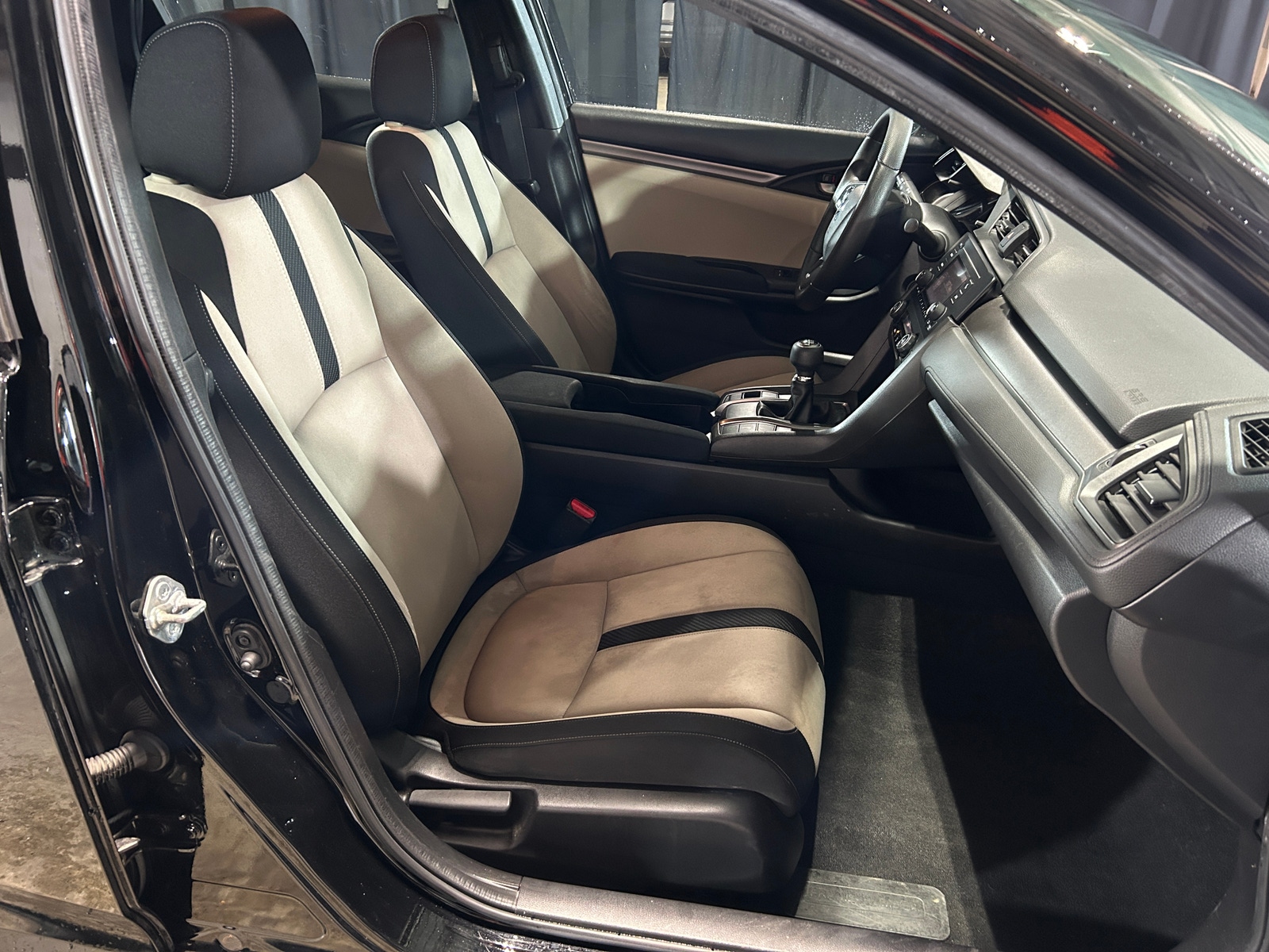 Thumbnail: 2017 Honda Civic - 2