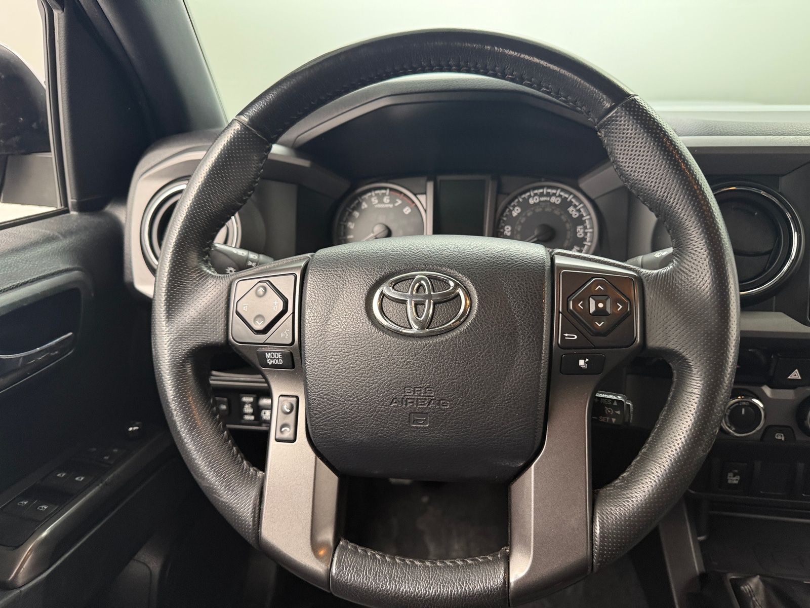 Thumbnail: 2017 Toyota Tacoma - 5