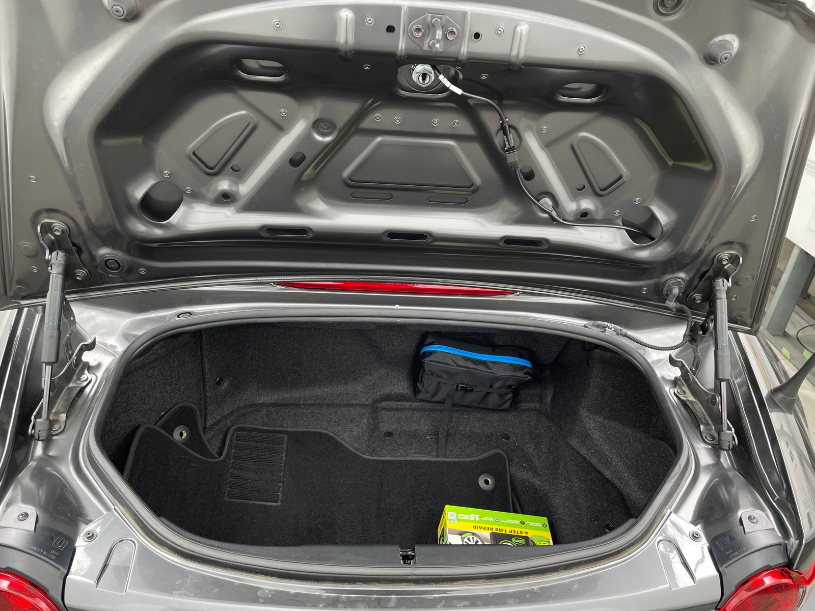 Thumbnail: 2021 Mazda MX-5 Miata - 6