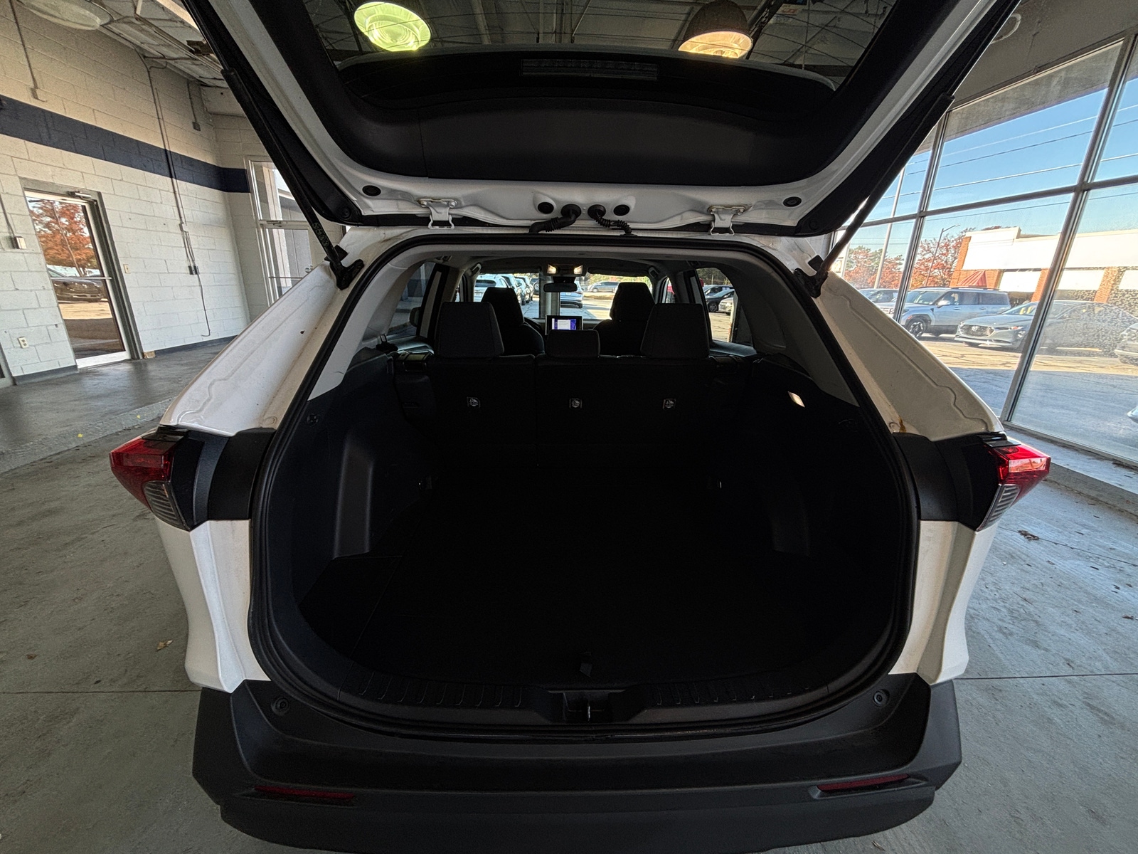 Thumbnail: 2025 Toyota RAV4 - 6