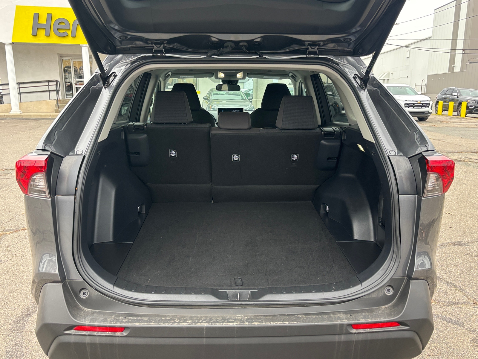 Thumbnail: 2025 Toyota RAV4 - 6